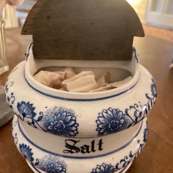 Vintage Blue Onion Salt Box - Picture 4 of 5
